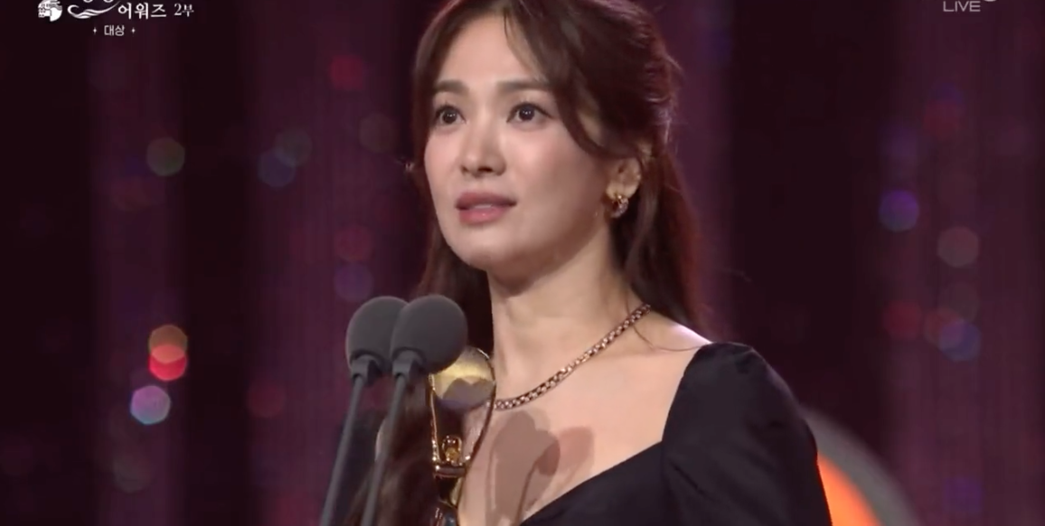 ‘ซงฮเยคโย’ คว้าแดซัง!! เวที Blue Dragon Series Awards ปีนี้ จากบทนำ The Glory ‘ซงฮเยคโย’ คว้าแดซัง!! เวที Blue Dragon Series Awards ปีนี้ จากบทนำ The Glory