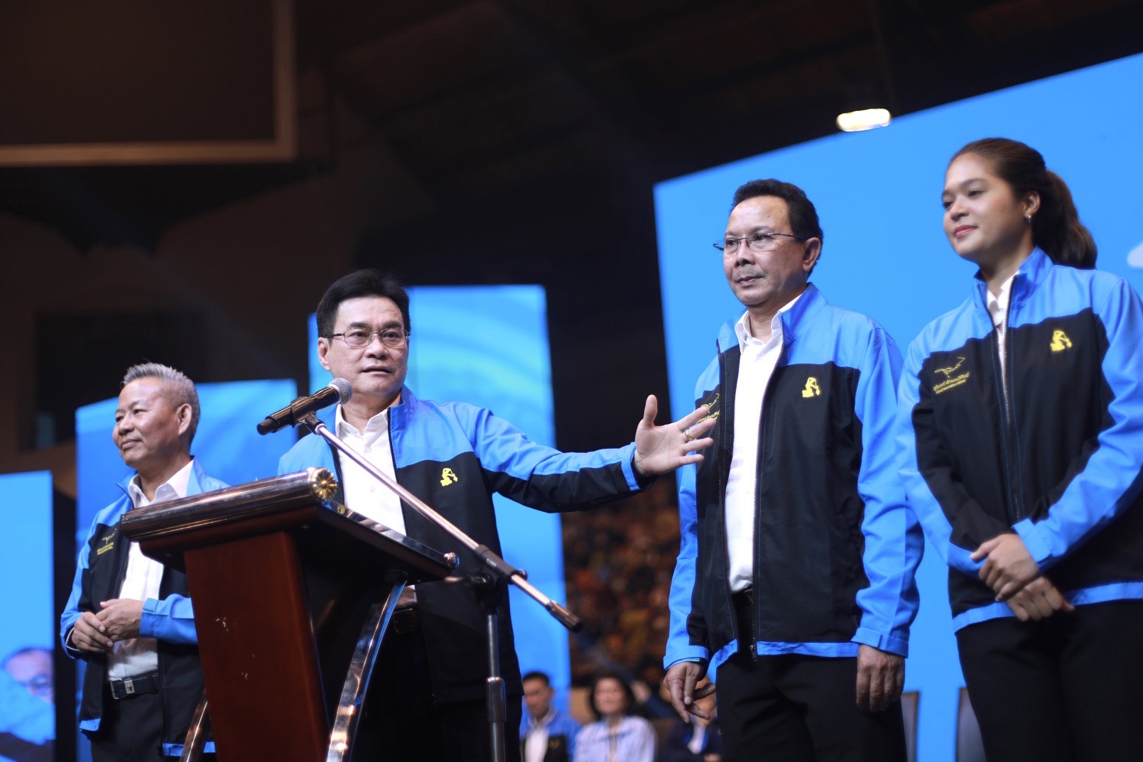 จุรินทร์ เปิดตัว 3 ว่าที่ผู้สมัคร ส.ส.ภูเก็ต มั่นใจชนะยกทีม! จุรินทร์ เปิดตัว 3 ว่าที่ผู้สมัคร ส.ส.ภูเก็ต มั่นใจชนะยกทีม!