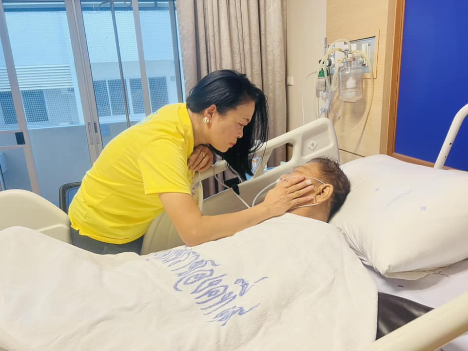 ครูปุ้ม ศศิวิมล เผยอาการล่าสุด ครูชลธี รับรู้ได้ ลืมตา น้ำตาไหล... 