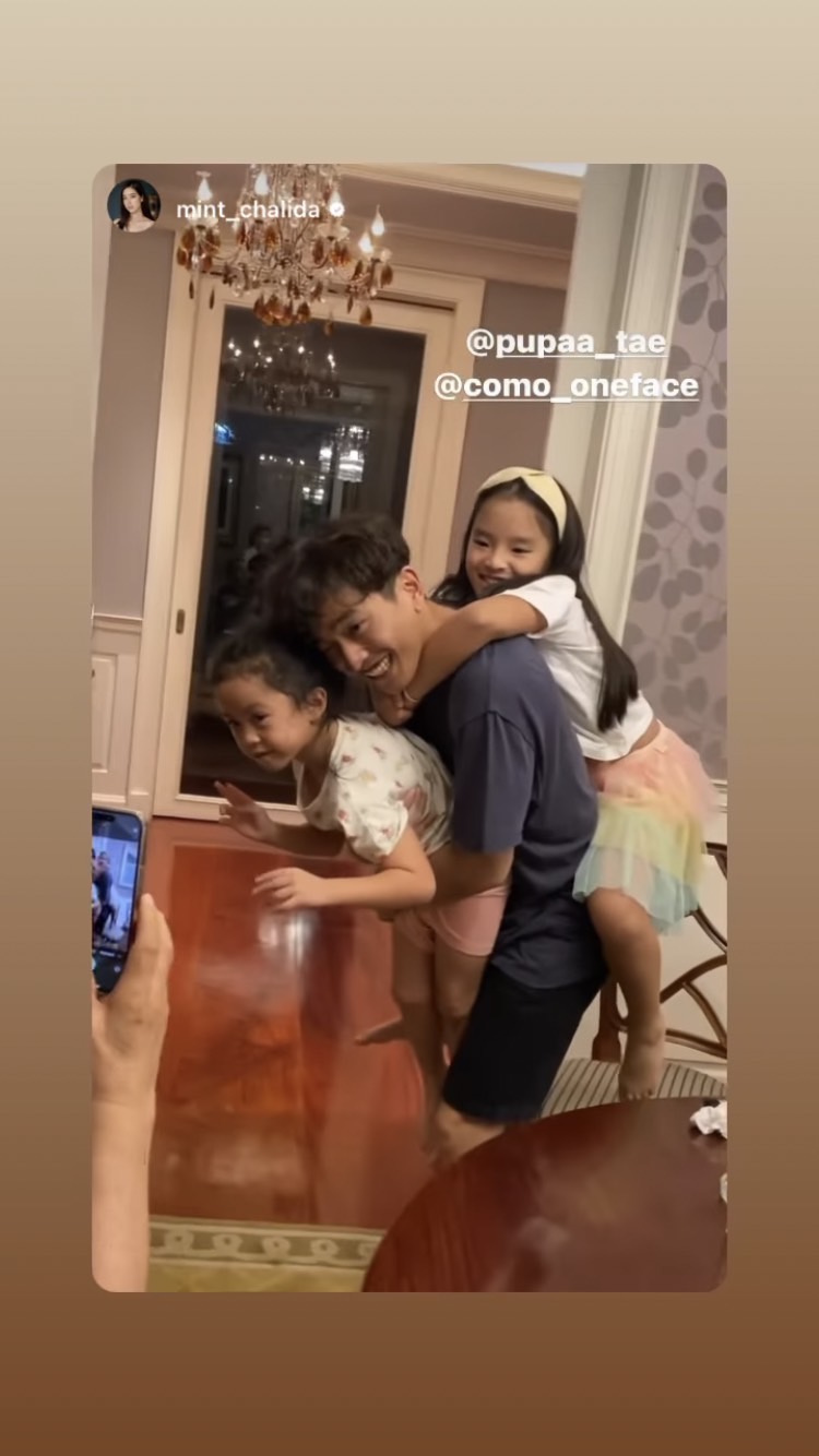 โมเมนต์อบอุ่น ภูผา เตชะณรงค์  โพสต์ภาพอดีตพี่สะใภ้ แอฟ ทักษอร ร่วมเฟรมกับครอบครัวเตชะณรงค์ 