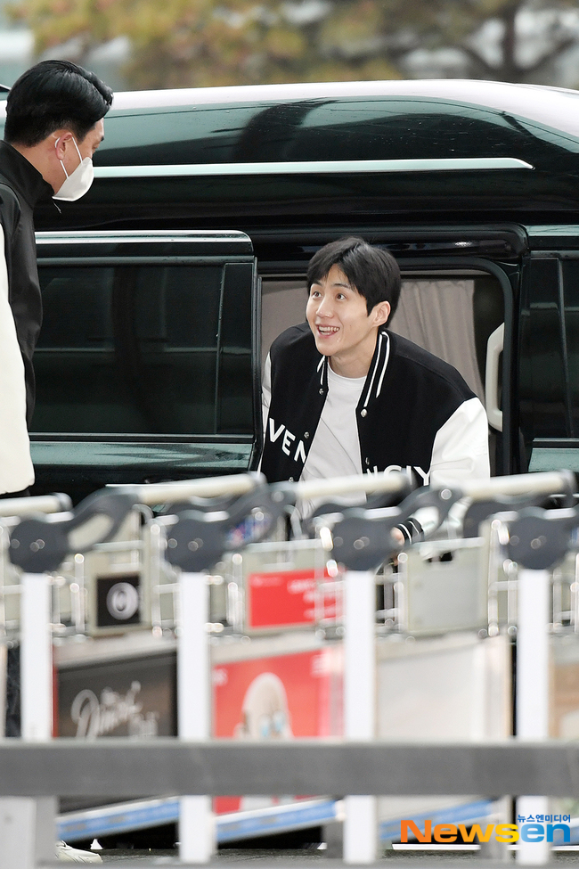ออกเดินทางแล้ว!! ส่องแอร์พอร์ตลุค 'คิมซอนโฮ' ก่อนลัดฟ้าสู่เมืองไทย จัดแฟนมีตครั้งแรก ออกเดินทางแล้ว!! ส่องแอร์พอร์ตลุค 'คิมซอนโฮ' ก่อนลัดฟ้าสู่เมืองไทย จัดแฟนมีตครั้งแรก