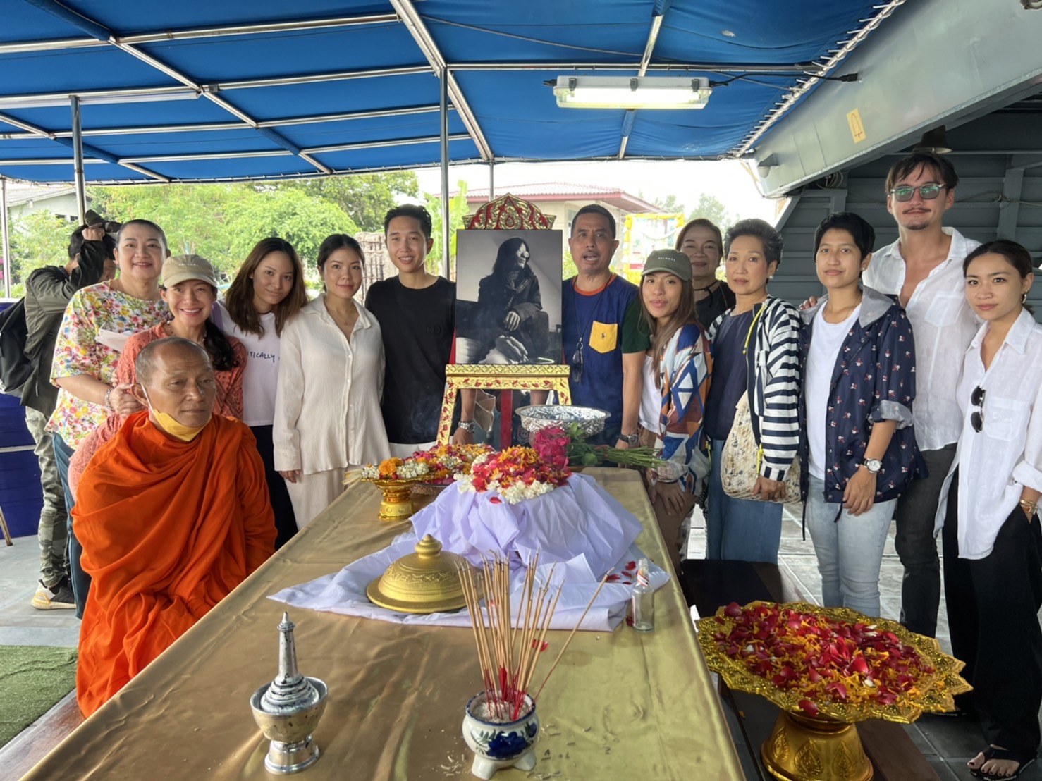 เหล่าคนบันเทิง ร่วมพิธีลอยอังคาร หม่อมหลวงพันธุ์เทวนพ เทวกุล