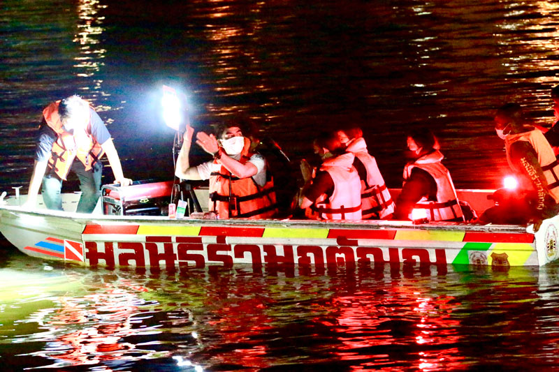 ล่าสุดยังไม่พบ! เจน ญาณทิพย์ ลงเรือร่วมค้นหา แตงโม นิดา พลัดตกเจ้าพระยา