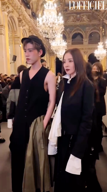 ‘พีพี กฤษฏ์ - ซานดาร่า ปาร์ค’!! กระทบไหล่ร่วมชมแฟชั่นโชว์แบรนด์หรูที่ปารีส (มีคลิป) ‘พีพี กฤษฏ์ - ซานดาร่า ปาร์ค’!! กระทบไหล่ร่วมชมแฟชั่นโชว์แบรนด์หรูที่ปารีส (มีคลิป)