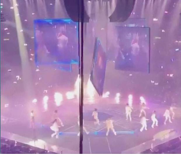พบสายเคเบิลยึดจอชำรุด!! ‘กู่เทียนเล่อ - กัวฟู่เฉิง’ โพสต์จอดำหลังเหตุจอ LED ยักษ์ร่วงในโชว์บอยแบนด์ MIRROR พบสายเคเบิลยึดจอชำรุด!! ‘กู่เทียนเล่อ - กัวฟู่เฉิง’ โพสต์จอดำหลังเหตุจอ LED ยักษ์ร่วงในโชว์บอยแบนด์ MIRROR