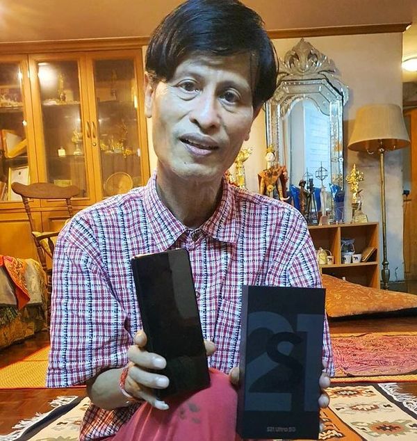 ฉลองวันเกิดครบ 67 ปี “หม่อมน้อย-หม่อมหลวงพันธุ์เทวนพ เทวกุล” โดยมี แพนเค้ก-แต้ว นำทีมลูกศิษย์ในวงการร่วมอวยพรวันเกิดหม่อมน้อยที่บ้านพัก ฉลองวันเกิดครบ 67 ปี “หม่อมน้อย-หม่อมหลวงพันธุ์เทวนพ เทวกุล” โดยมี แพนเค้ก-แต้ว นำทีมลูกศิษย์ในวงการร่วมอวยพรวันเกิดหม่อมน้อยที่บ้านพัก