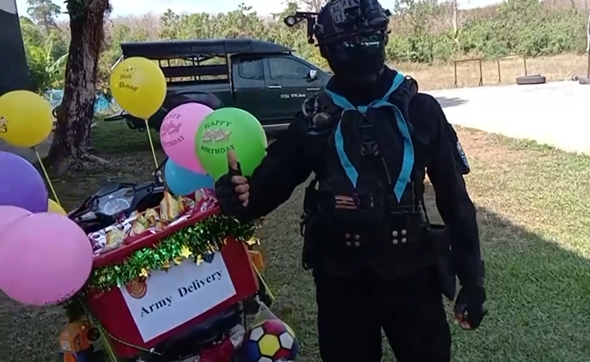 ทหาร delivery บุกแจกขนมให้กับน้องๆพื้นที่ห่างไกลในวันเด็ก