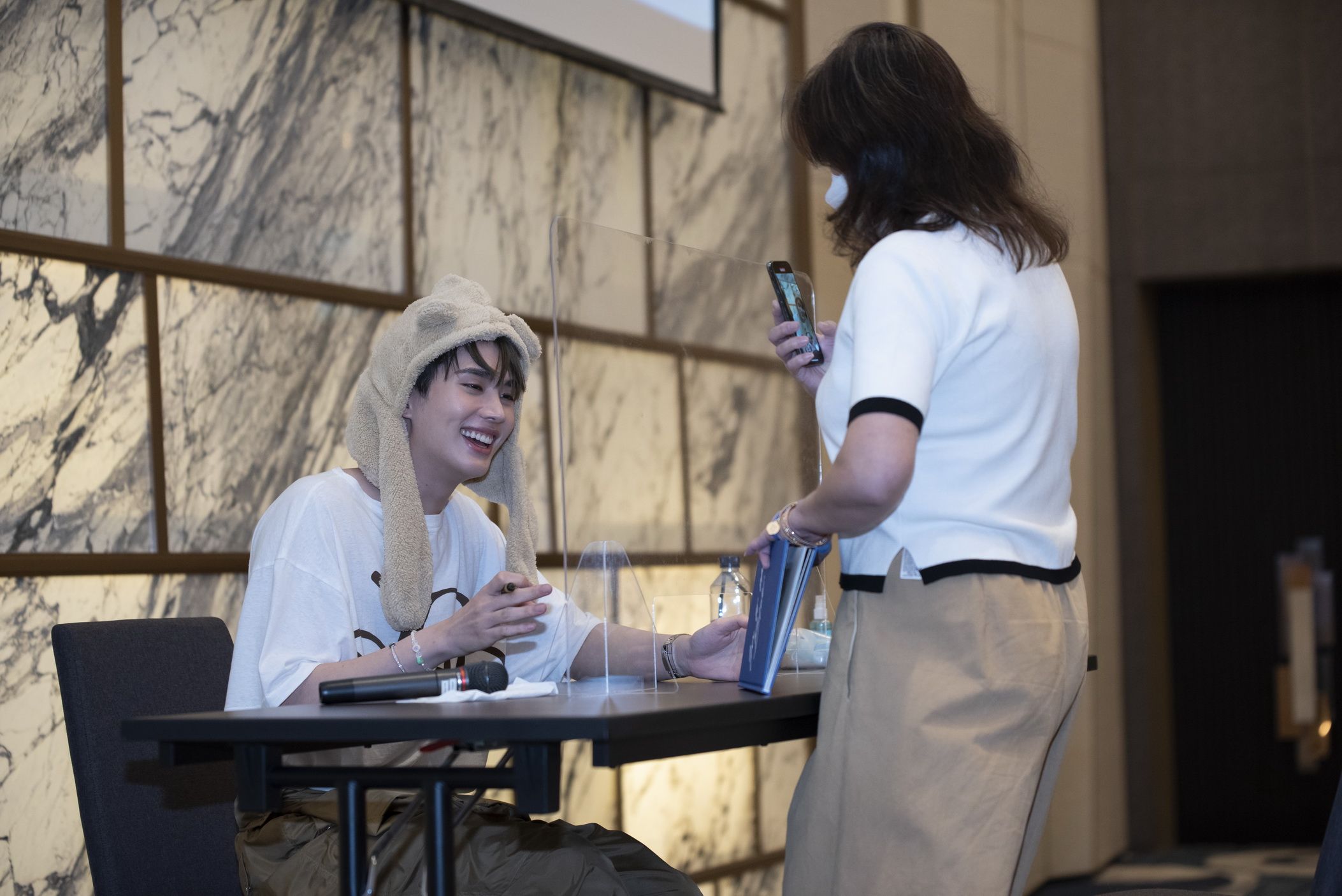 “อิน สาริน” มอบความสุข กับ “INN Sarin 1st Exclusive Fansign Event” 
