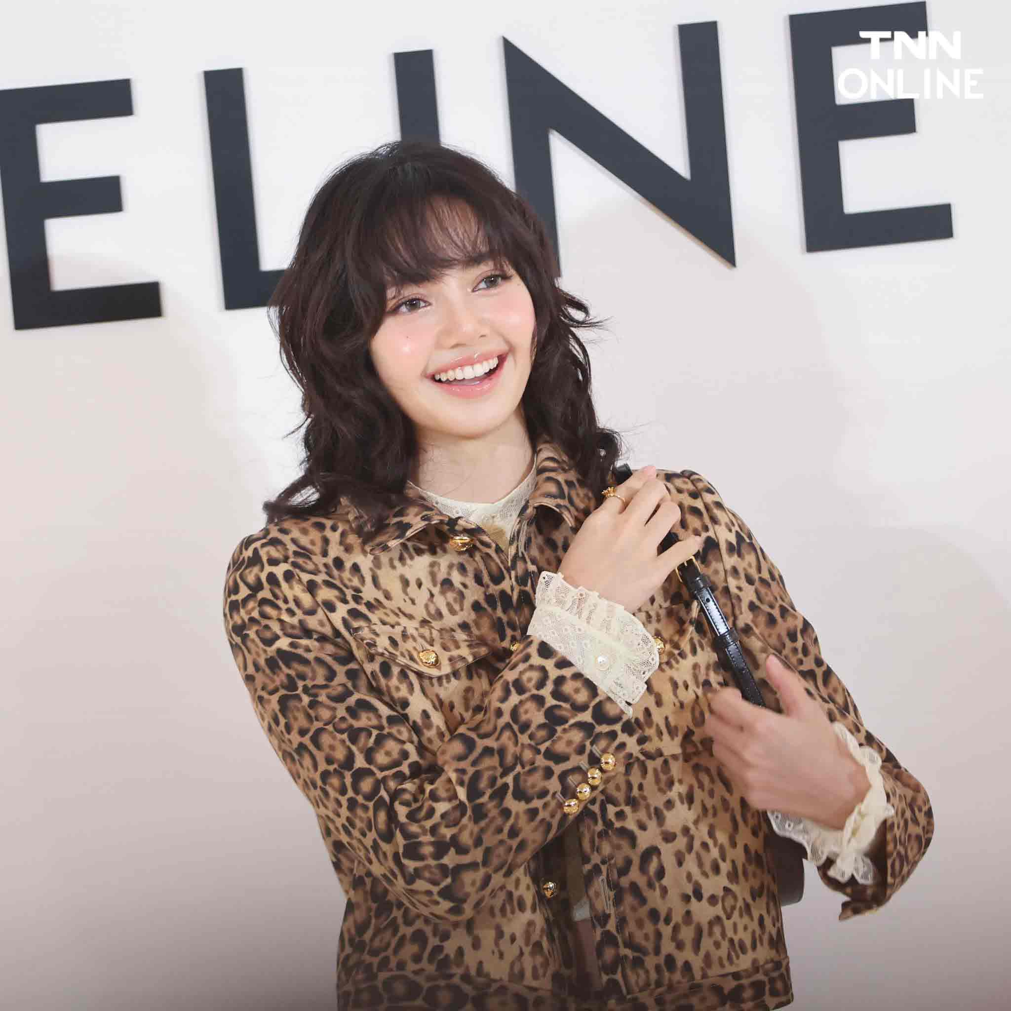 น่ารักมาก รวมภาพบรรยากาศ “ลิซ่า” BLACKPINK และ “พัคโบกอม” ร่วมงานเปิดตัว CELINE STORE น่ารักมาก รวมภาพบรรยากาศ “ลิซ่า” BLACKPINK และ “พัคโบกอม” ร่วมงานเปิดตัว CELINE STORE