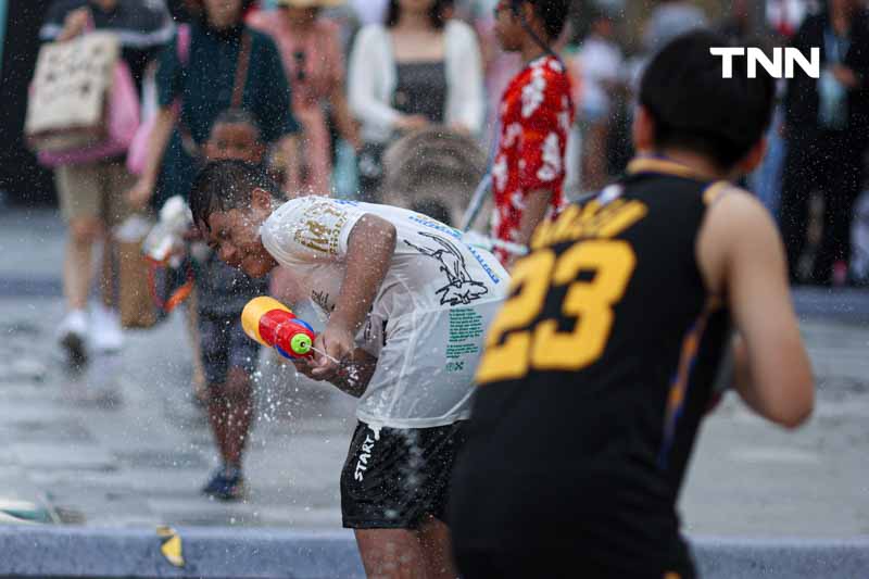 สาดความมัน 2 วันสุดท้าย สงกรานต์ริมเจ้าพระยาที่ไอคอนสยาม สาดความมัน 2 วันสุดท้าย สงกรานต์ริมเจ้าพระยาที่ไอคอนสยาม