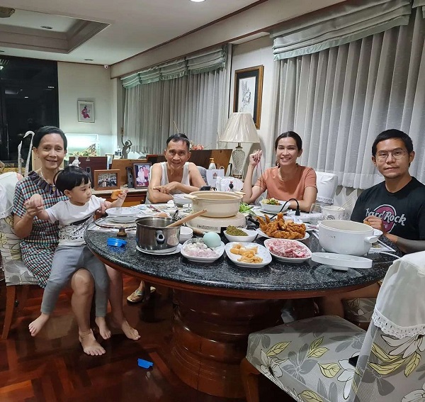 อาต้อย เศรษฐา ออกจากโรงพยาบาลแล้ว (มีคลิป) อาต้อย เศรษฐา ออกจากโรงพยาบาลแล้ว (มีคลิป)