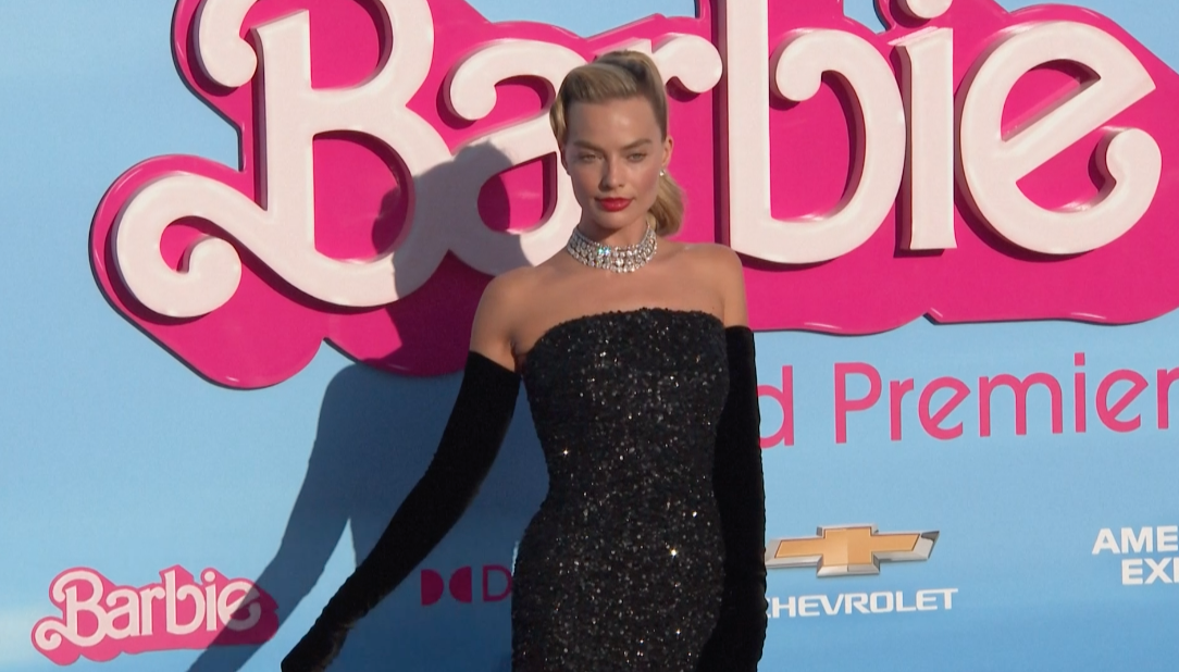 เปิดลุคแซ่บ!! รอบปฐมทัศน์โลกหนัง Barbie ‘มาร์โก ร็อบบี - ไรอัน กอสลิง’ นำทัพเดินพรมชมพู
