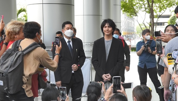 ไม่รู้เรื่องอดีตแฟนท้อง “บิว จักรพันธ์” ยืนยันไม่ได้ทำร้ายร่างกาย   (มีคลิป)