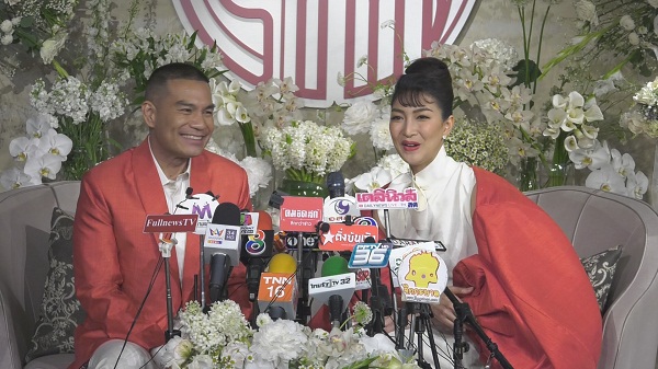 “แพนเค้ก-พี่หมี” เปิดใจหลังเข้าพิธีวิวาห์สุดอบอุ่น  (มีคลิป)