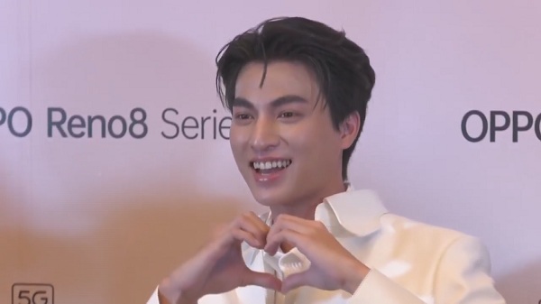 “กลัฟ คณาวุฒิ” ยิ้มรับกระแสแฟนมีตตี้งเดี่ยวสุดปัง  (มีคลิป) 