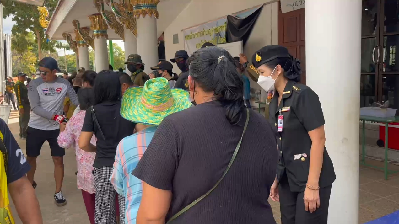 มทบ.22 - ร่วมกตัญญู คืนความสุขให้ชาวอุบล ขณะที่ บิณฑ์ เดินหน้ามอบเงินเยียวยาต่อเนื่อง มทบ.22 - ร่วมกตัญญู คืนความสุขให้ชาวอุบล ขณะที่ บิณฑ์ เดินหน้ามอบเงินเยียวยาต่อเนื่อง