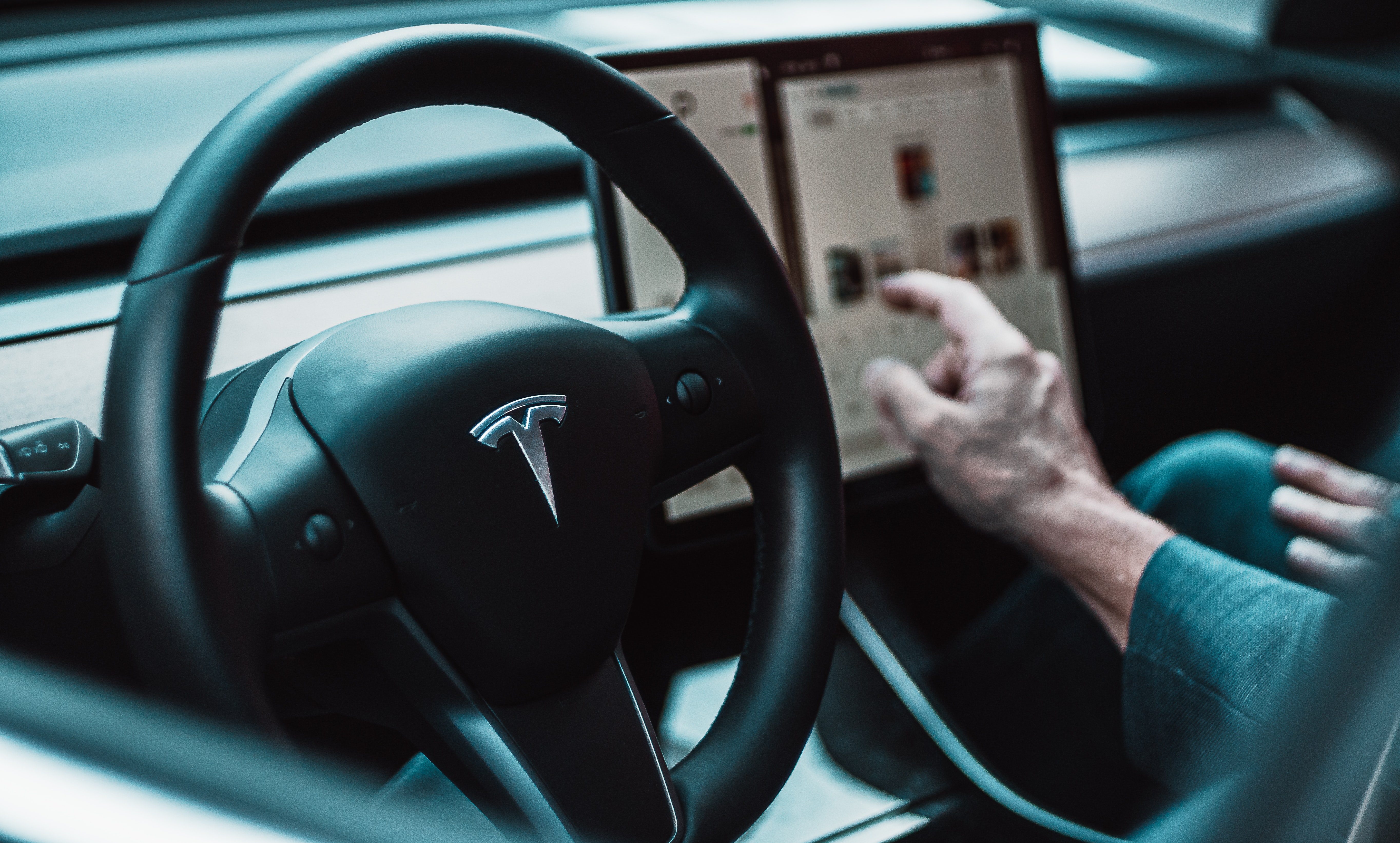 Tesla ติดตั้งกล้อง เพิ่มฟีเจอร์ใหม่ช่วยตรวจจับคนขับขณะขับขี่