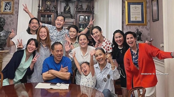 ครอบครัวเตชะณรงค์ ออกโรงปกป้อง “แมท ภีรนีย์”   (มีคลิป)