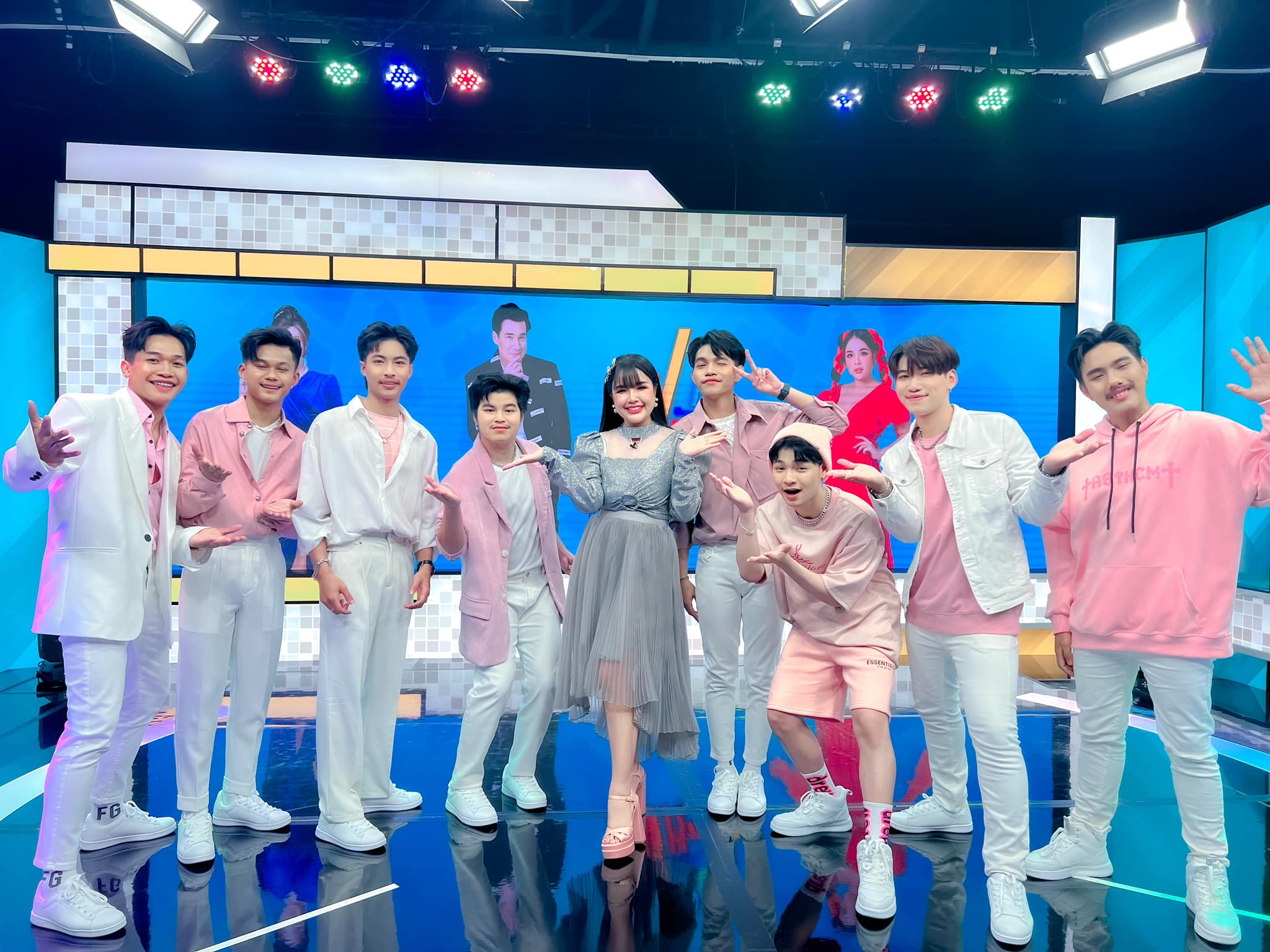 เจนนี่ รัชนก แจงเงื่อนไขต่อสัญญาศิลปินในสังกัด ยันไม่ได้ทอดทิ้ง และไม่เคยบังคับใคร เจนนี่ รัชนก แจงเงื่อนไขต่อสัญญาศิลปินในสังกัด ยันไม่ได้ทอดทิ้ง และไม่เคยบังคับใคร