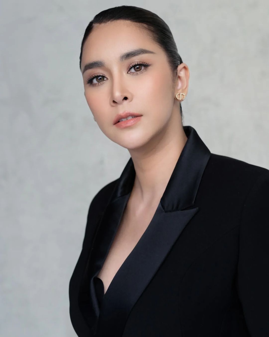 “ใหม่ สุคนธวา” ไม่ทนฟาดกลับคนวิจารณ์สามีขี้เหร่ (มีคลิป)