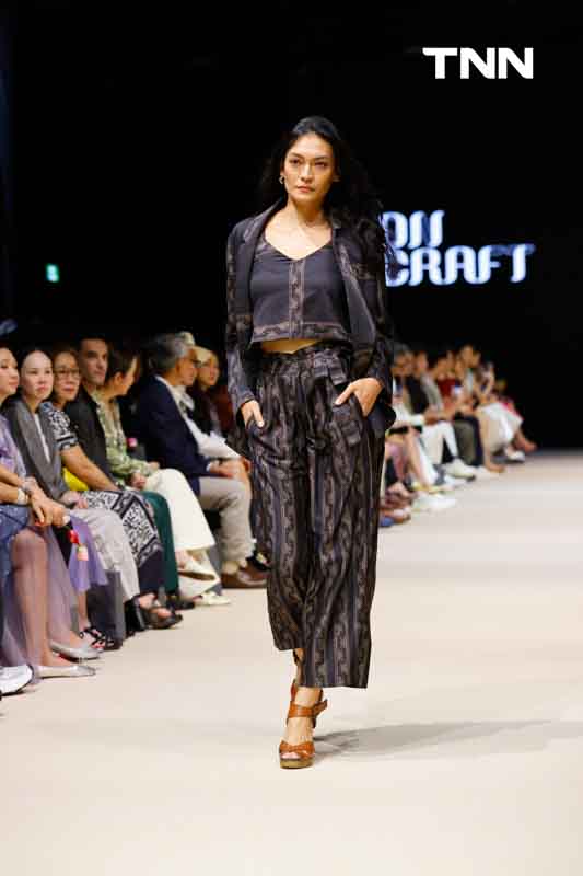 บาติกไทยสู่เวทีแฟชั่นสุดยิ่งใหญ่ “ELLE Fashion Week 2024” ในโชว์พิเศษ “Timeless Crafting with Batik” บาติกไทยสู่เวทีแฟชั่นสุดยิ่งใหญ่ “ELLE Fashion Week 2024” ในโชว์พิเศษ “Timeless Crafting with Batik”