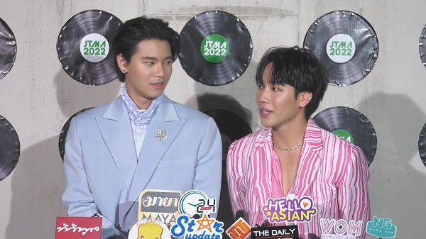 “หยิ่น–วอร์” ปลื้มแฟนคลับซัพพอร์ต แย้มมีผลงานร่วมกับ “แดน วรเวช” ให้ติดตาม (มีคลิป)