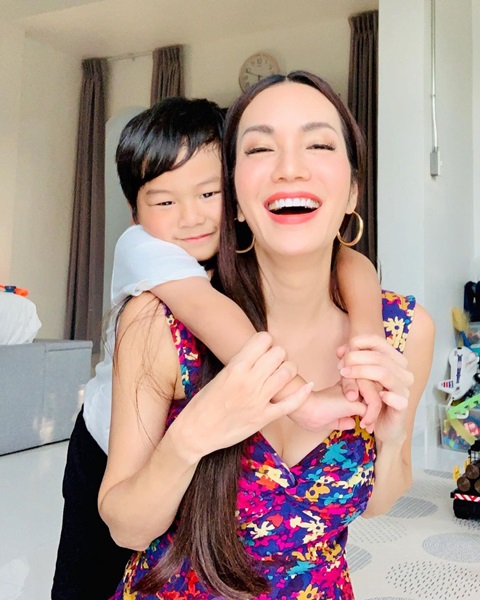 หัวอกคนเป็นแม่ อ๋อม สกาวใจ ห่วงลูกชาย น้องจอมทัพ ป่วยไวรัสลงกระเพาะ หัวอกคนเป็นแม่ อ๋อม สกาวใจ ห่วงลูกชาย น้องจอมทัพ ป่วยไวรัสลงกระเพาะ
