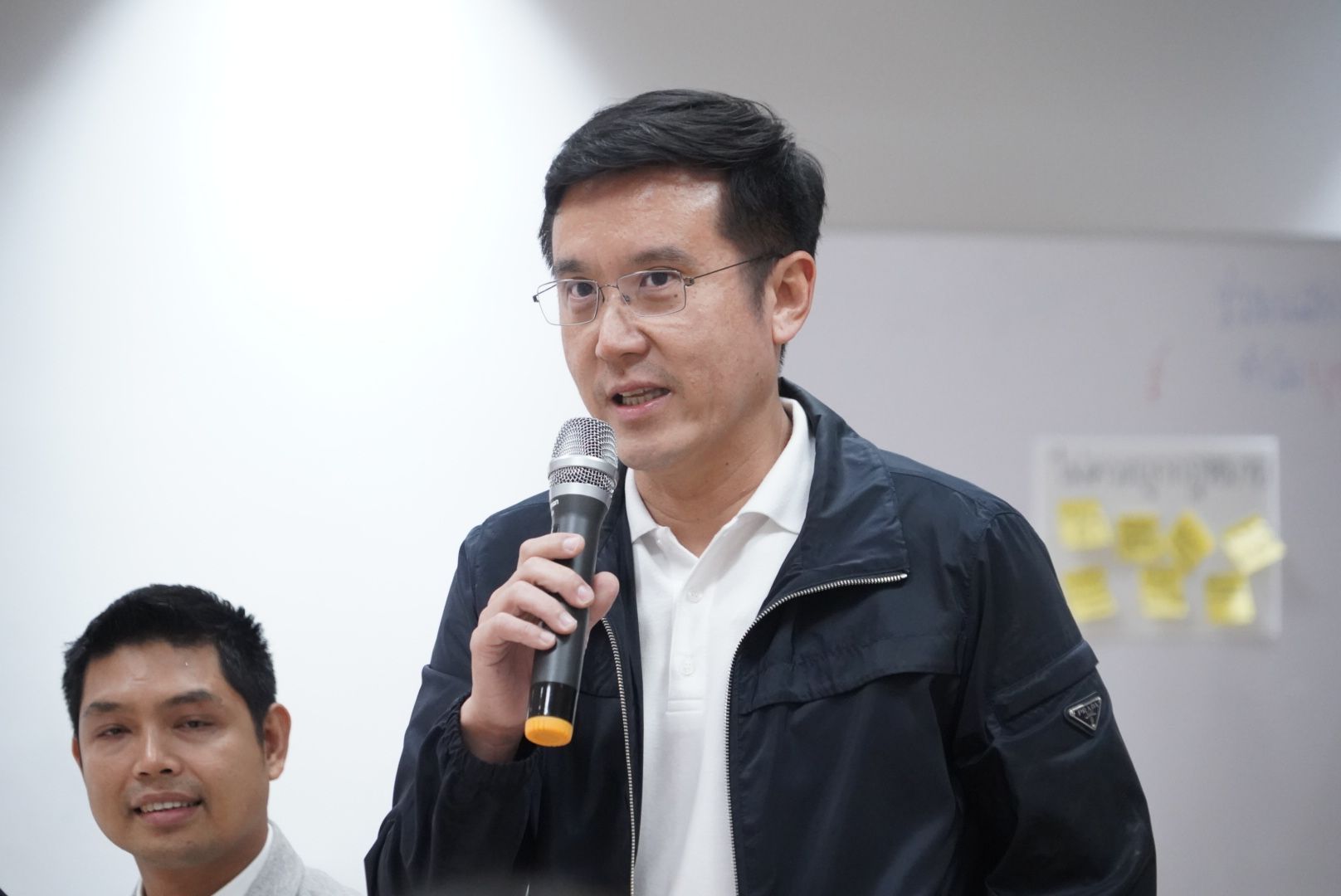 “ชัยวุฒิ” ร่วมวงถกเด็กวัยรุ่น กัญชาเสรีแล้ว บุหรี่ไฟฟ้าควรถูกกฎหมาย?