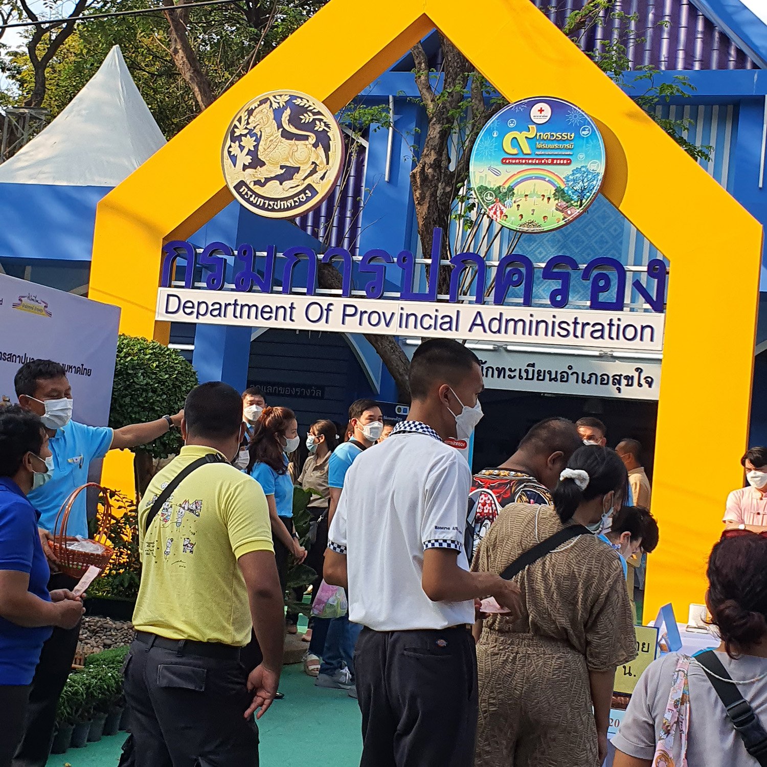 พาเที่ยว งานกาชาด 2565 จัดเต็มยิ่งใหญ่ ทั้งสอยดาวชิงโชค-ช้อปปิ้งสินค้า-ชิมอาหารร้านดัง