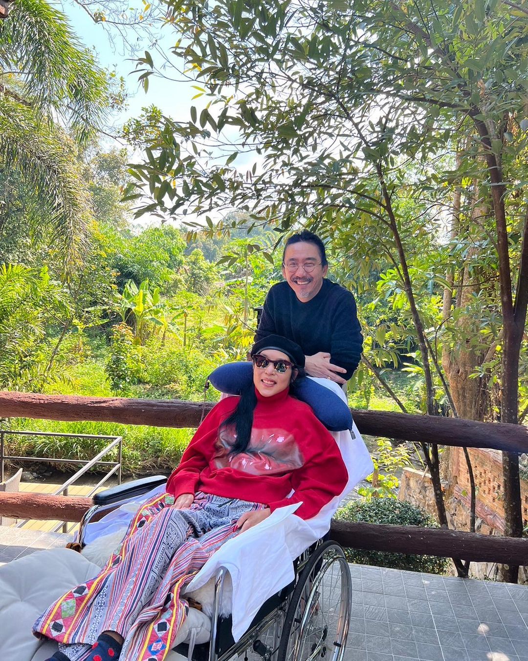 เฉียดตายหลายครั้ง คุณหญิงแมงมุม หมดค่ารักษาตัว 100 ล้าน เสธ.ดอลลาร์ ยอมทำทุกทางให้ภรรยามองเห็น