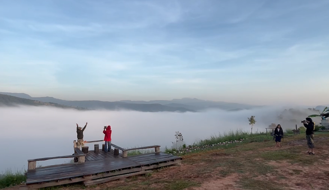 ‘ภูทอก’ ลานกางเต็นท์ใหม่บ้านนาแห้ว ชมทะเลหมอกขาวโพลน-วิวเขาเมืองลาว ‘ภูทอก’ ลานกางเต็นท์ใหม่บ้านนาแห้ว ชมทะเลหมอกขาวโพลน-วิวเขาเมืองลาว