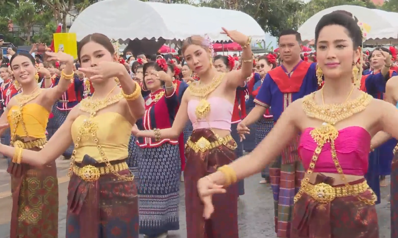 ณิชา ร่วมรำบวงสรวงพญานาค เปิดกิจกรรม โตโน่ ว่ายข้ามแม่น้ำโขง 