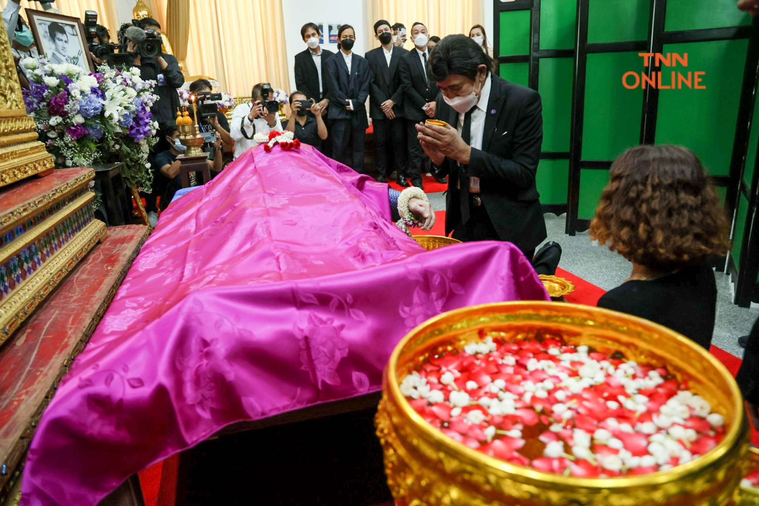 พระราชทานน้ำหลวงอาบศพ คนบันเทิงอาลัยสิ้นพระเอกตลอดกาล“สมบัติ เมทะนี”&nbsp;&nbsp;