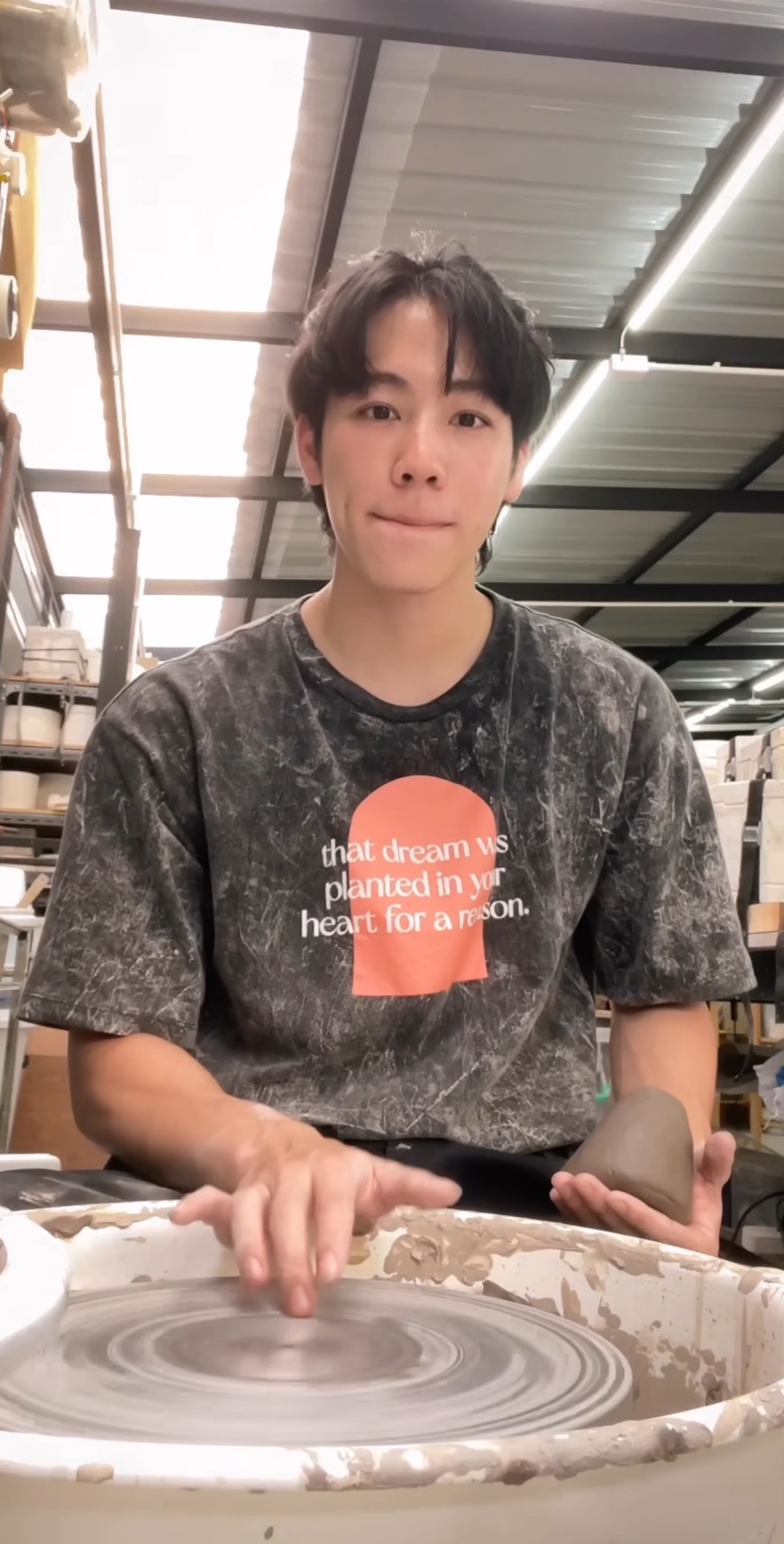 วอร์ วนรัตน์ หนุ่มติสท์ อินการปั่นเซรามิกจนต้องซื้อเครื่องไว้ที่บ้าน! วอร์ วนรัตน์ หนุ่มติสท์ อินการปั่นเซรามิกจนต้องซื้อเครื่องไว้ที่บ้าน!