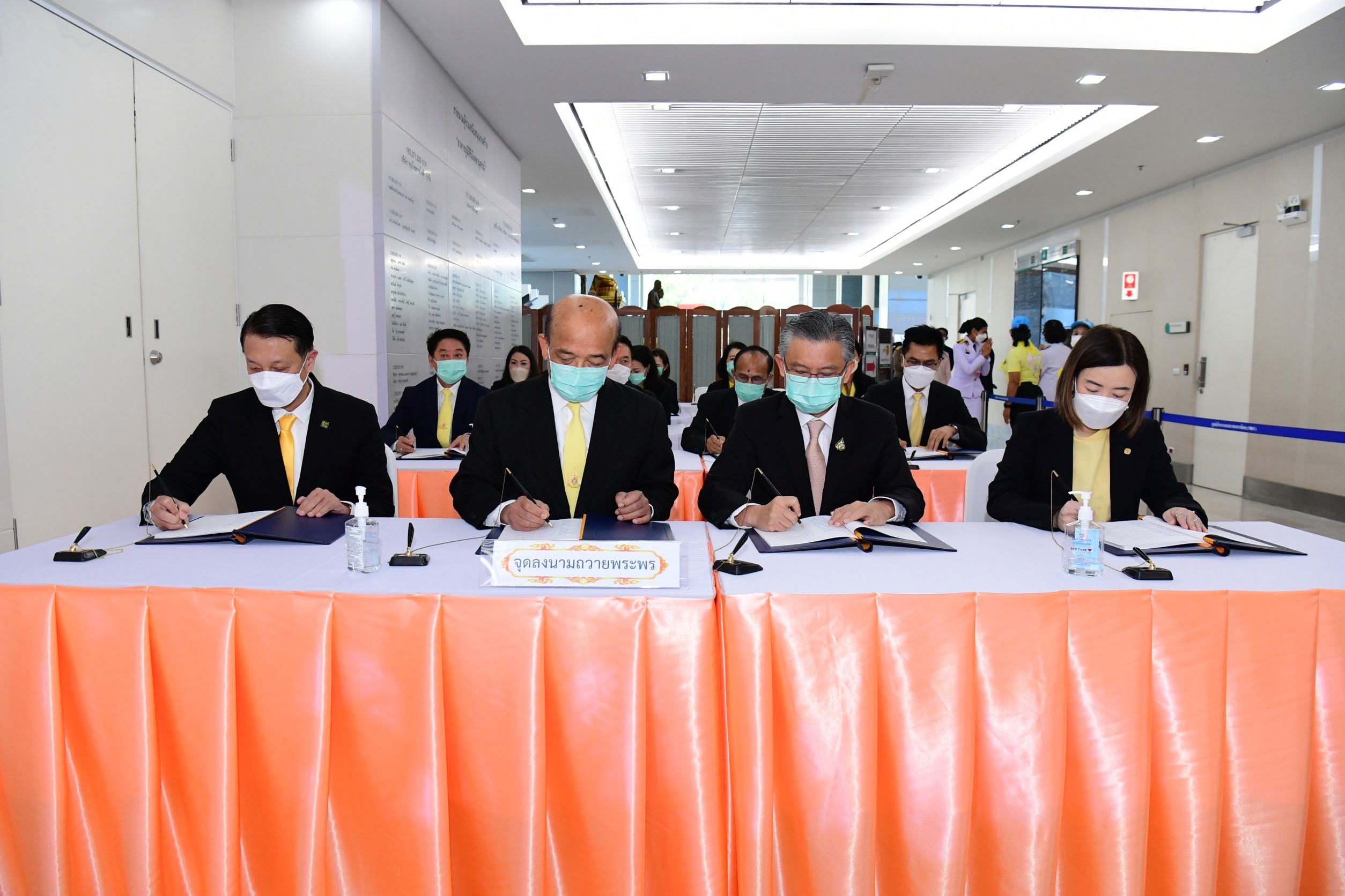 คณะผู้บริหาร CPF ร่วมลงนามถวายพระพร สมเด็จพระเจ้าลูกเธอ เจ้าฟ้าพัชรกิติยาภาฯ รพ.จุฬาฯ คณะผู้บริหาร CPF ร่วมลงนามถวายพระพร สมเด็จพระเจ้าลูกเธอ เจ้าฟ้าพัชรกิติยาภาฯ รพ.จุฬาฯ