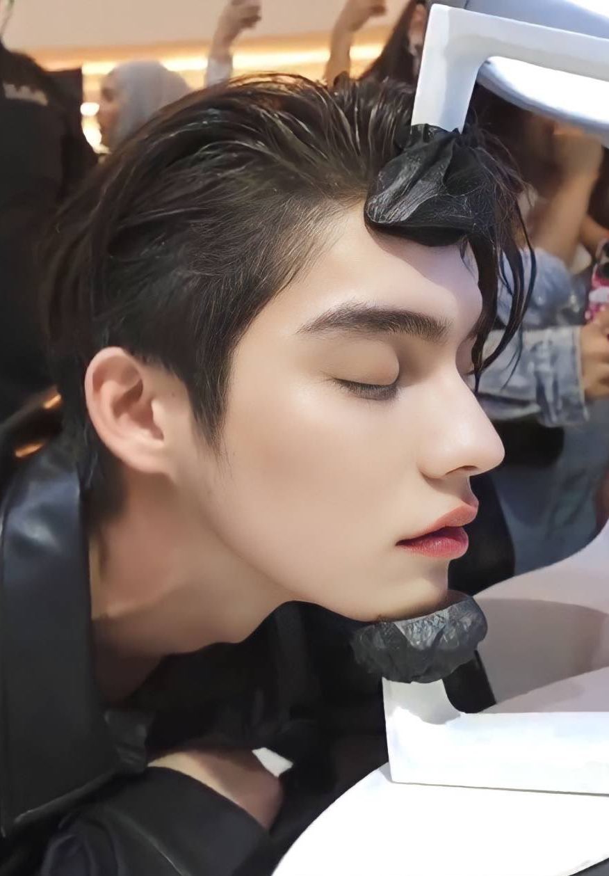 หล่อห้างแตก!! ‘ไบร์ท วชิรวิชญ์’ ลัดฟ้าเสิร์ฟฟินสบตาแฟนๆ ที่มาเลเซีย