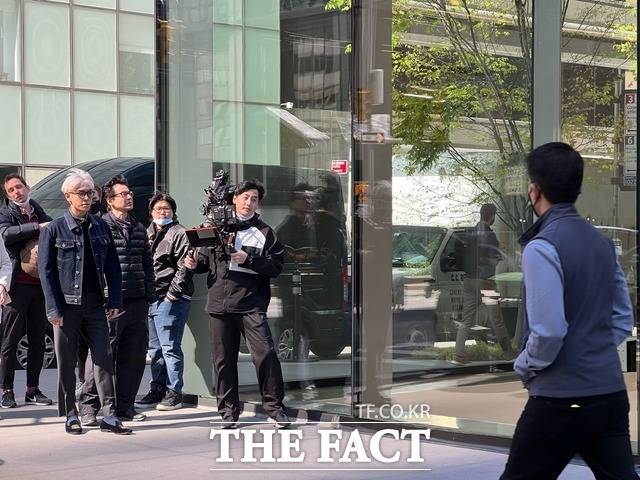 T.O.P ถ่ายทำโปรเจ็คท์ลับพร้อมทีมงานและโปรดักชั่นสุดอลังการที่นิวยอร์ก T.O.P ถ่ายทำโปรเจ็คท์ลับพร้อมทีมงานและโปรดักชั่นสุดอลังการที่นิวยอร์ก