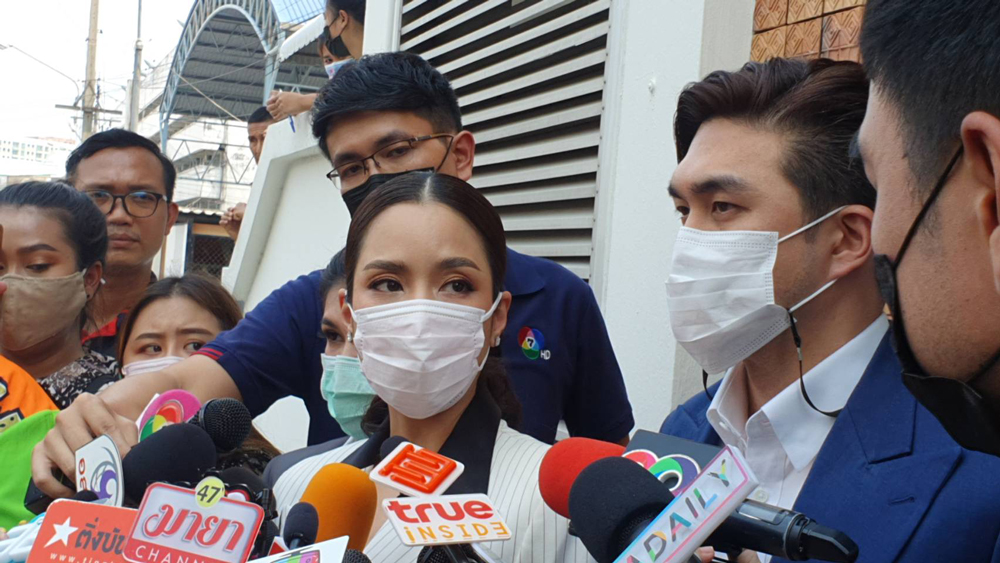 ฟ้อง 10 ล้าน! จั๊กจั่น - เค วัฒนา รุดเอาผิดอดีตผจก.-เพื่อนดารากุข่าวโลกสอง ฟ้อง 10 ล้าน! จั๊กจั่น - เค วัฒนา รุดเอาผิดอดีตผจก.-เพื่อนดารากุข่าวโลกสอง