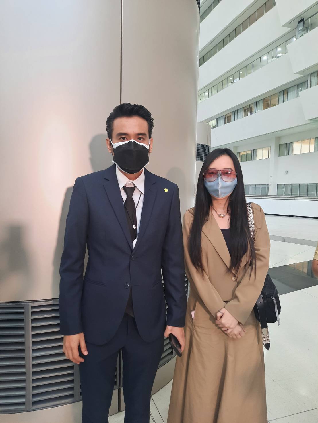 มาตามนัด!! ทนายเจมส์ และคู่กรณี ท็อป ณฐกร เข้าไกล่เกลี่ยกรณีทำร้ายร่างกาย มาตามนัด!! ทนายเจมส์ และคู่กรณี ท็อป ณฐกร เข้าไกล่เกลี่ยกรณีทำร้ายร่างกาย
