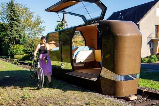 Monocab รถรางสุดเก๋ รับส่งผู้โดยสารตามเส้นทางรถไฟสายเก่า