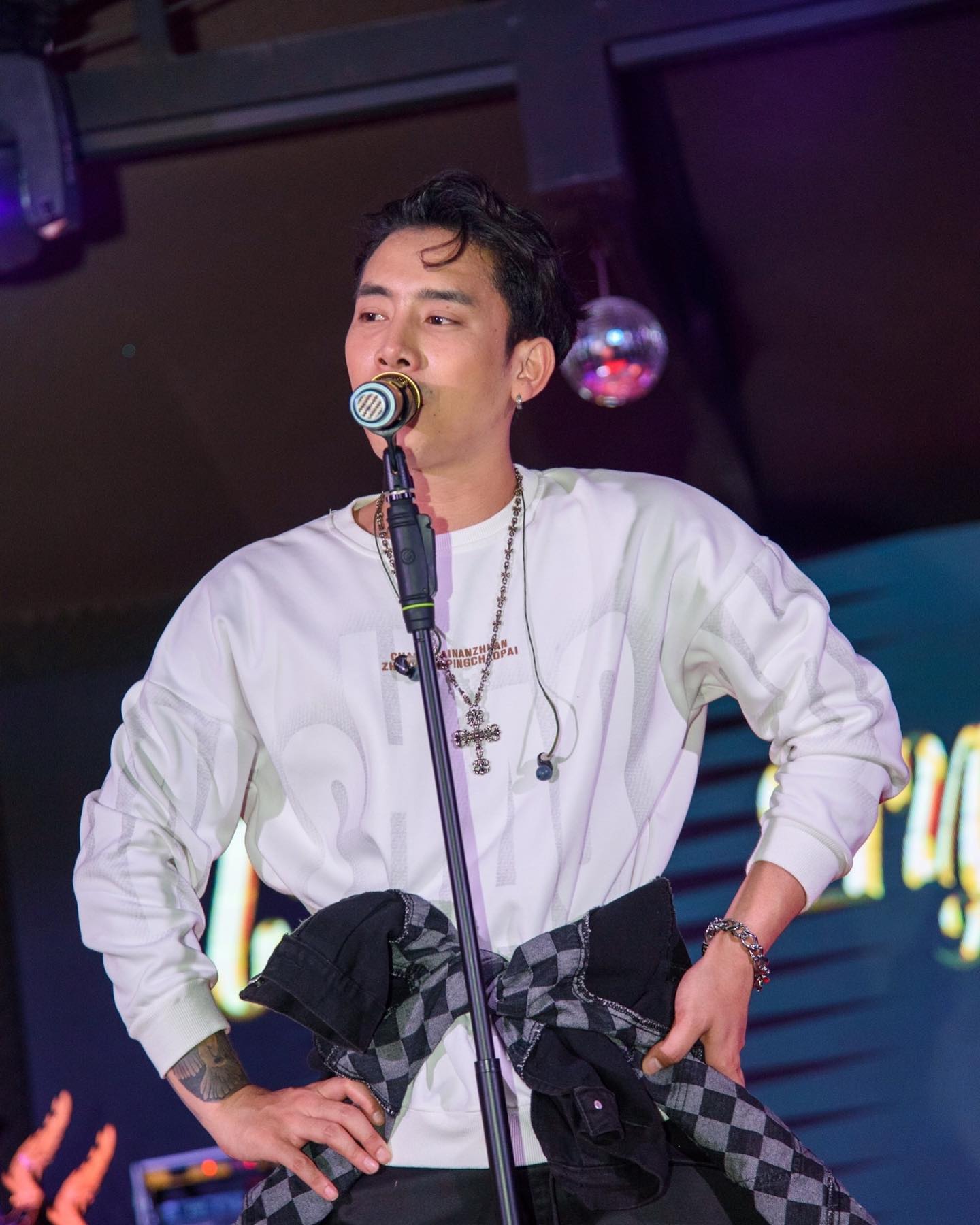 เบิ้ล ปทุมราช เจอแฟนคลับลวนลามจับเป้ากลางเวที ลั่น! จับได้แต่อย่าขยี้