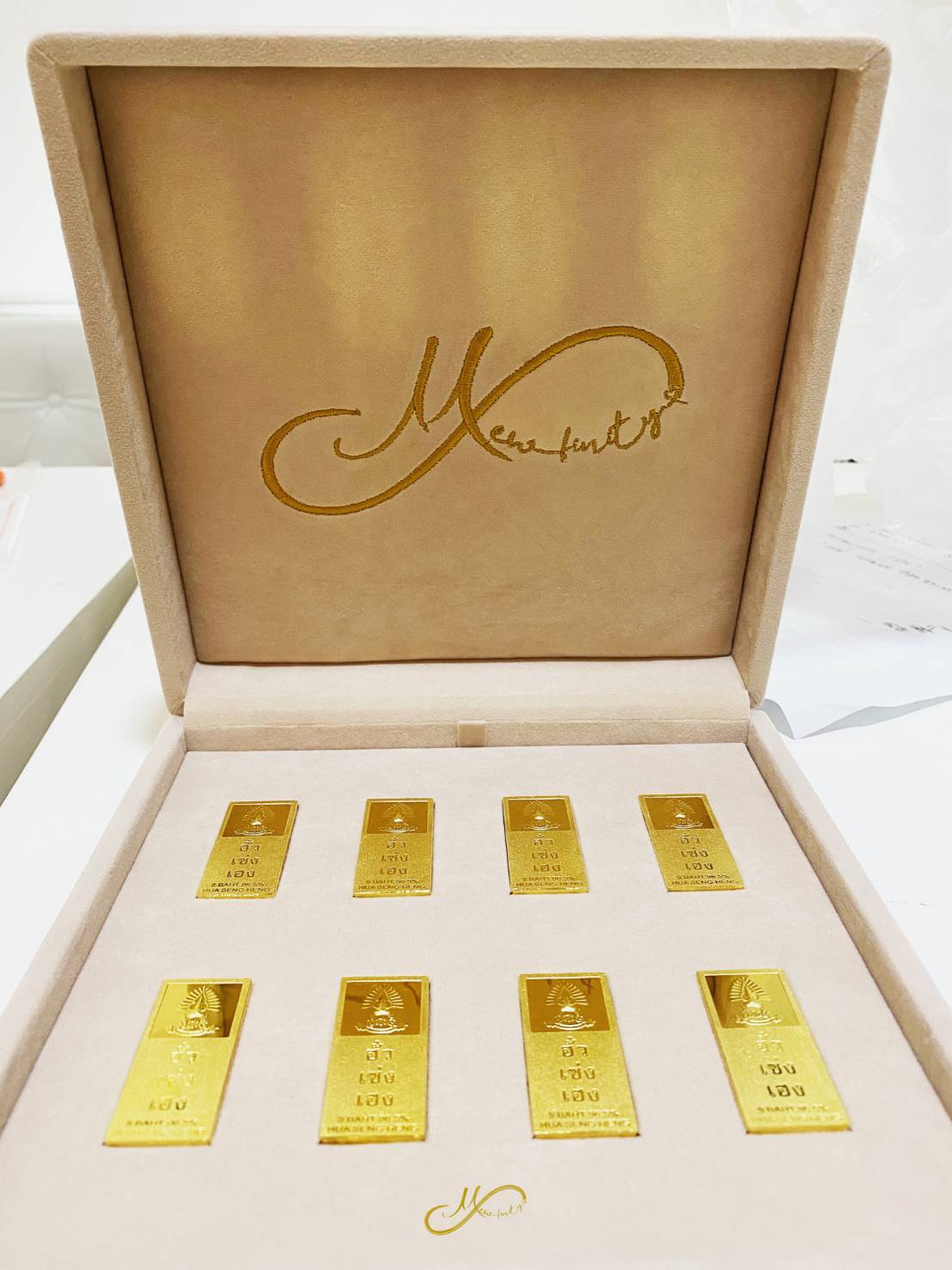 แฟนคลับทั่วโลกเปย์หนักมอบทองคำ 40 บาท พร้อมเพชรสีชมพูให้ มิว ศุภศิษฏ์