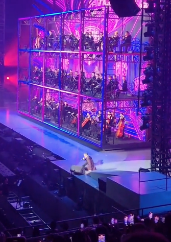 เปิดสาเหตุ!! 'จางเซียะโหย่ว' เสียหลักล้มบนเวทีโชว์ แม้ไม่ได้สะดุดอะไร