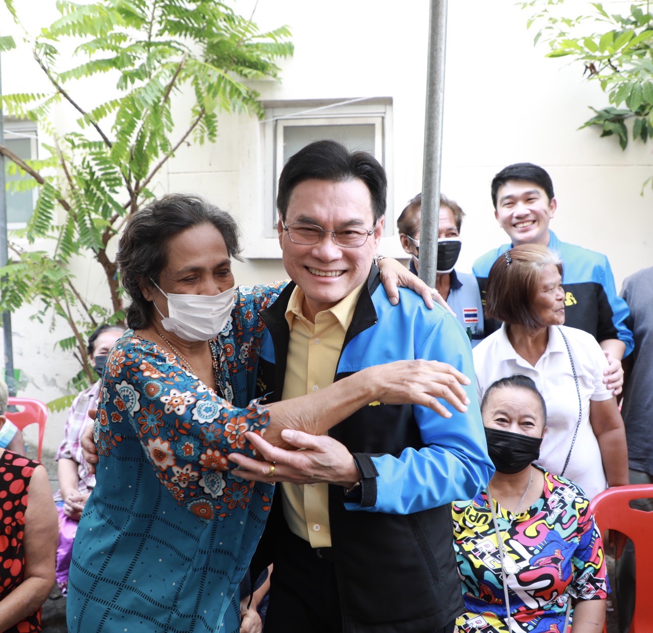 “จุรินทร์ ออนทัวร์ กทม.” ต่อเนื่อง ลงพื้นที่ชุมชนตลาดเก่า วัดพระยาไกร