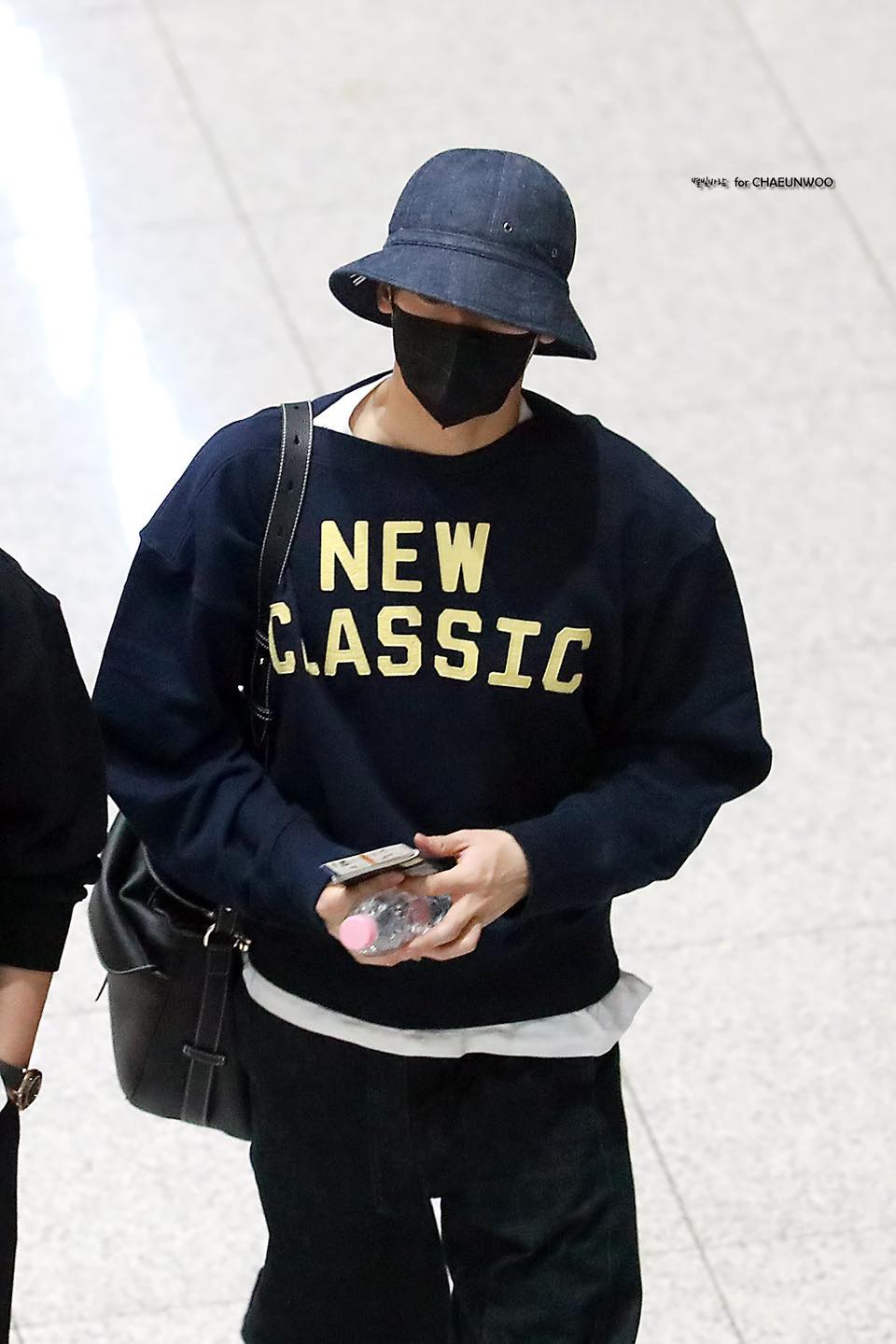 ถึงไทยแล้ว!! 'ชาอึนอู' หล่อใสทะลุแมสก์ พร้อมเปิดตัวพรีเซนเตอร์สินค้าไทย ถึงไทยแล้ว!! 'ชาอึนอู' หล่อใสทะลุแมสก์ พร้อมเปิดตัวพรีเซนเตอร์สินค้าไทย
