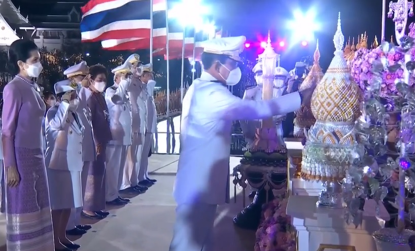 นายกฯ นำจุดเทียนถวายพระพรชัยมงคล วันเฉลิมพระชนมพรรษา สมเด็จพระนางเจ้าฯ พระบรมราชินี นายกฯ นำจุดเทียนถวายพระพรชัยมงคล วันเฉลิมพระชนมพรรษา สมเด็จพระนางเจ้าฯ พระบรมราชินี