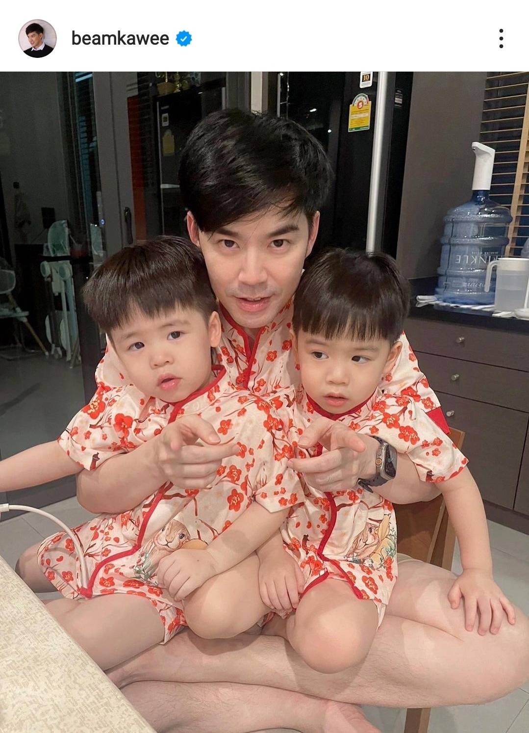 น้องธีร์ ลูกชาย บีม กวี กลับบ้านแล้ว หลังแอดมิทโรงพยาบาล น้องธีร์ ลูกชาย บีม กวี กลับบ้านแล้ว หลังแอดมิทโรงพยาบาล