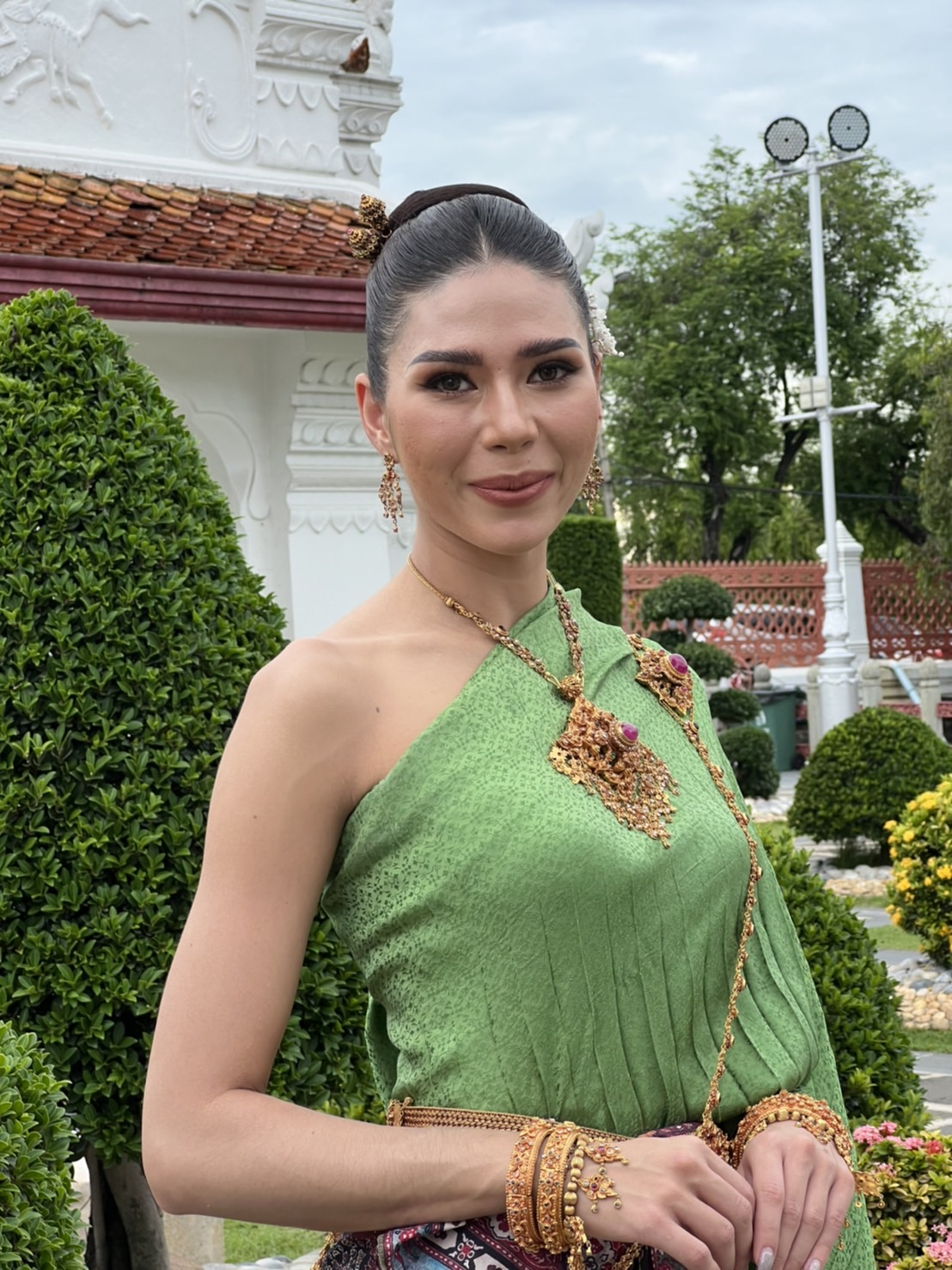 สวยสง่าในชุดไทย 30 สาวงาม MUT 2022 ร่วมทำบุญเพื่อความเป็นสิริมงคล สวยสง่าในชุดไทย 30 สาวงาม MUT 2022 ร่วมทำบุญเพื่อความเป็นสิริมงคล