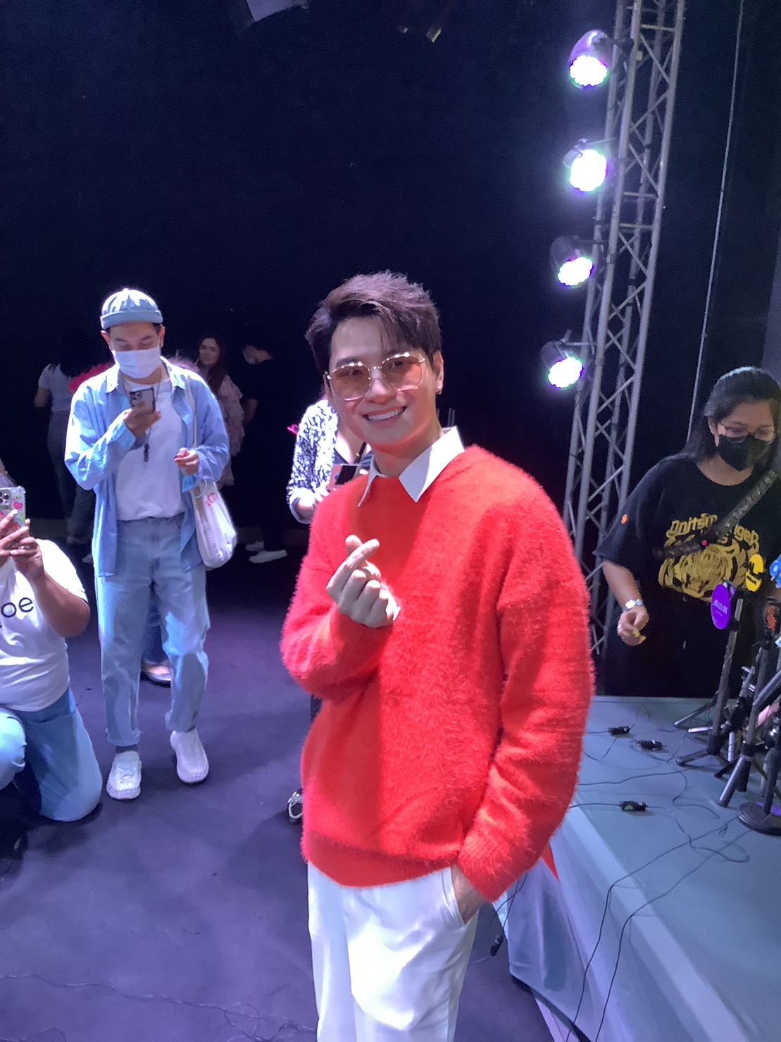 คริส พีรวัส อัปเดตโรคตาแห้ง ต้องรักษาตลอดชีวิต เผยสาเหตุยุติเส้นทางคู่จิ้น สิงโต คริส พีรวัส อัปเดตโรคตาแห้ง ต้องรักษาตลอดชีวิต เผยสาเหตุยุติเส้นทางคู่จิ้น สิงโต