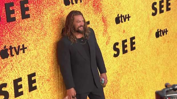 ทำไม 'เจสัน โมโมอา’ แห่ง Aquaman กล้อนผมยาวอันเป็นเครื่องหมายการค้า?!! (มีคลิป) ทำไม 'เจสัน โมโมอา’ แห่ง Aquaman กล้อนผมยาวอันเป็นเครื่องหมายการค้า?!! (มีคลิป)